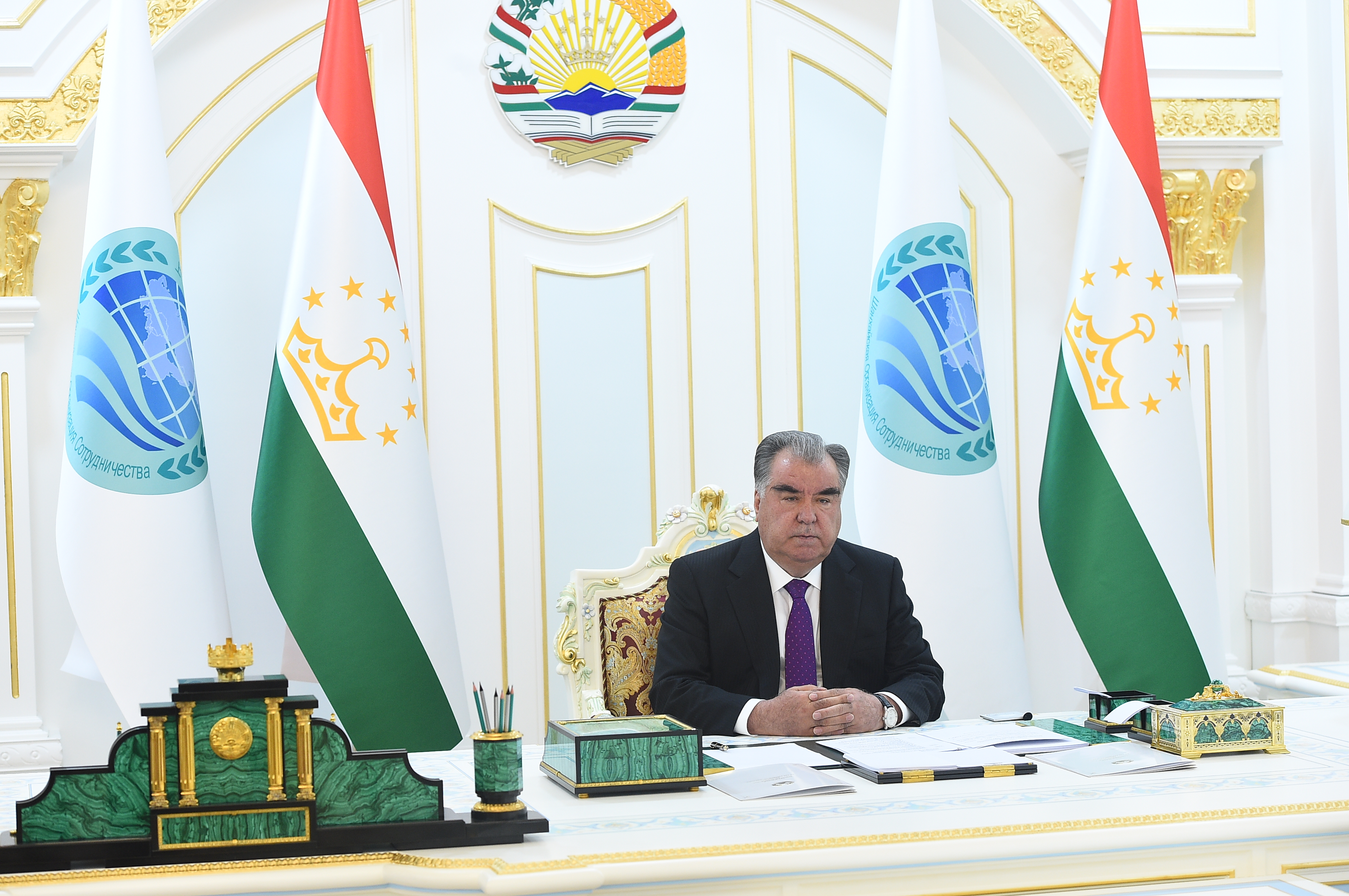 Заявление президента таджикистана. Эмомали Рахмон ШОС 2022. Лидер нации Эмомали Рахмон.